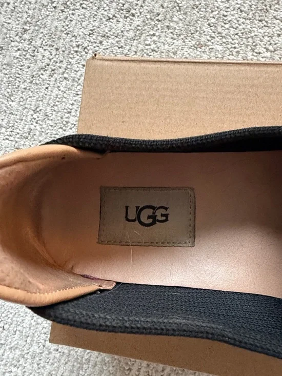 Ugg - Picture 2 of 6